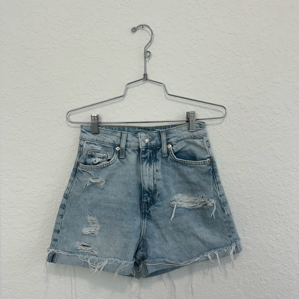 Jean shorts / H&M / Size 2 W